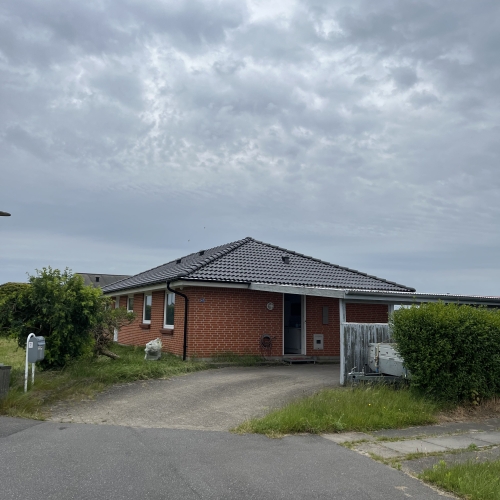 rødt hus med nyt tag